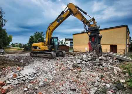 rozbiórki Kościan Czempiń Śmigiel Grodzisk Wielkopolski Mosina Krzywiń Kamieniec Gostyń kucie betonu posadzki kominów rozbiórki nawierzchni drogowych równanie terenu  